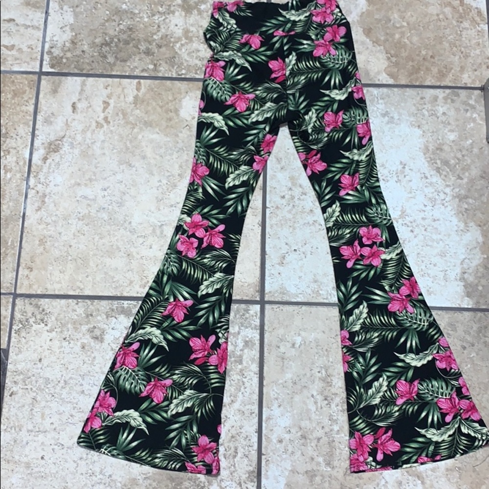 🖤Hollister Flowy Bell bottom Leggings🖤